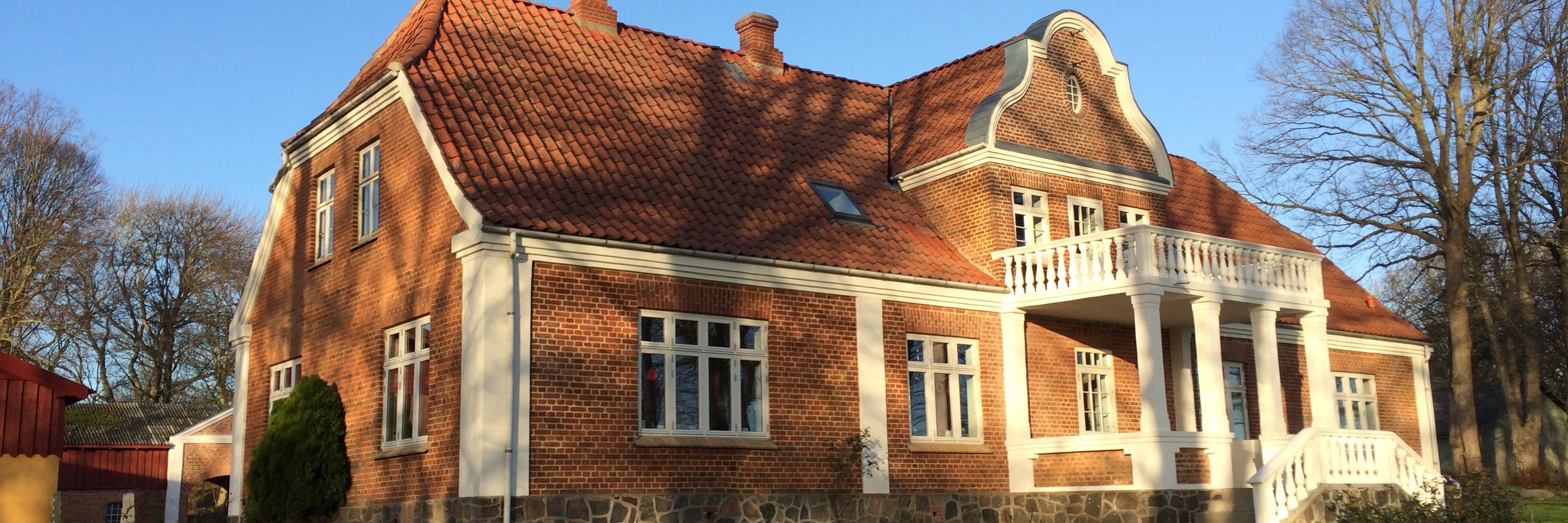 Udbynedervej 1 rødt murstenshus efter istandsættelsen