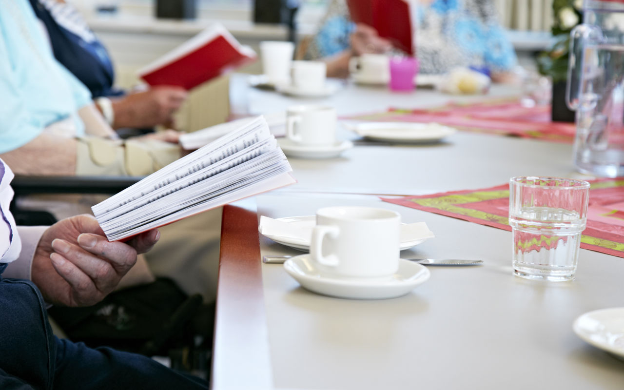 Ældre synger fællessang