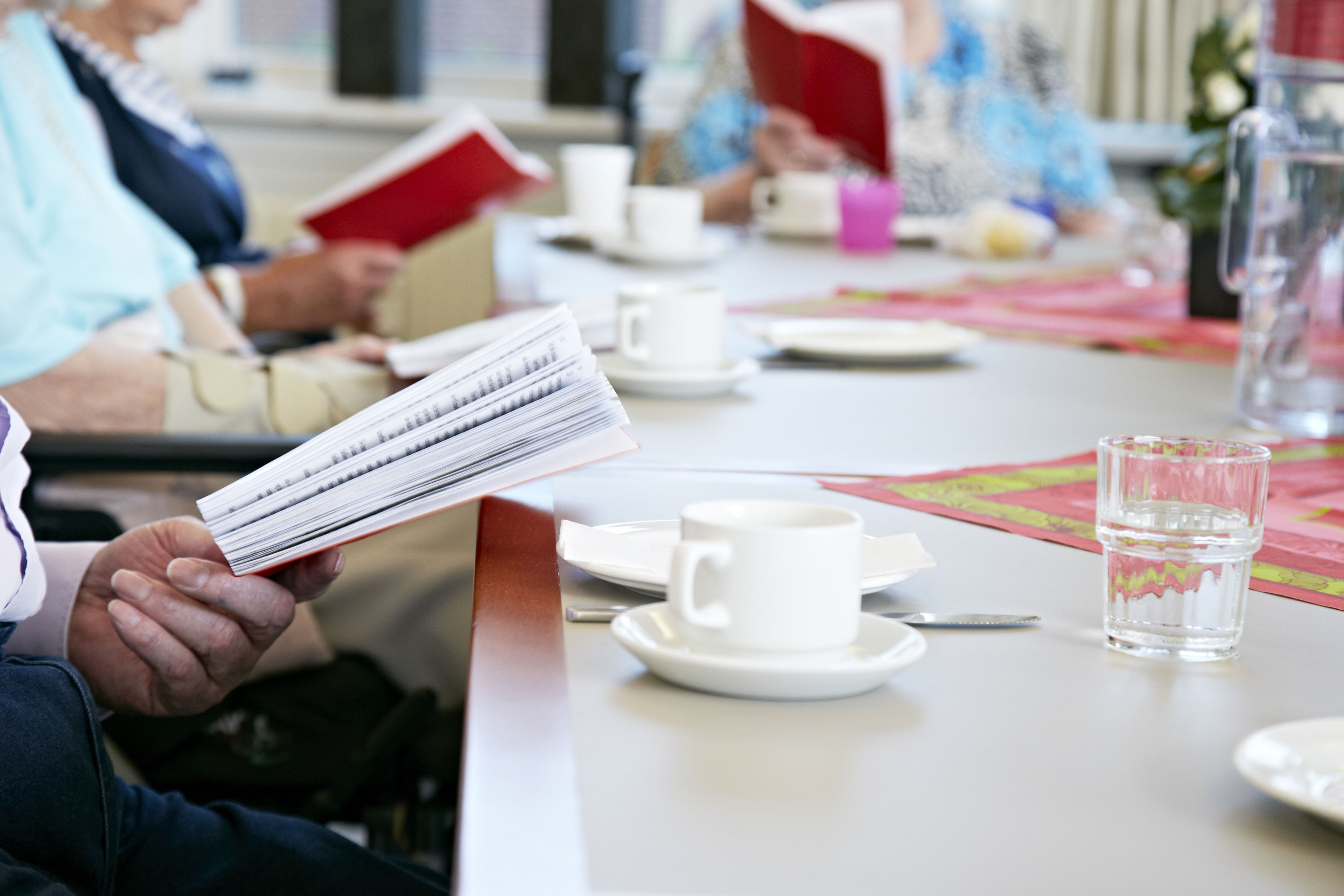 Ældre synger fællessang