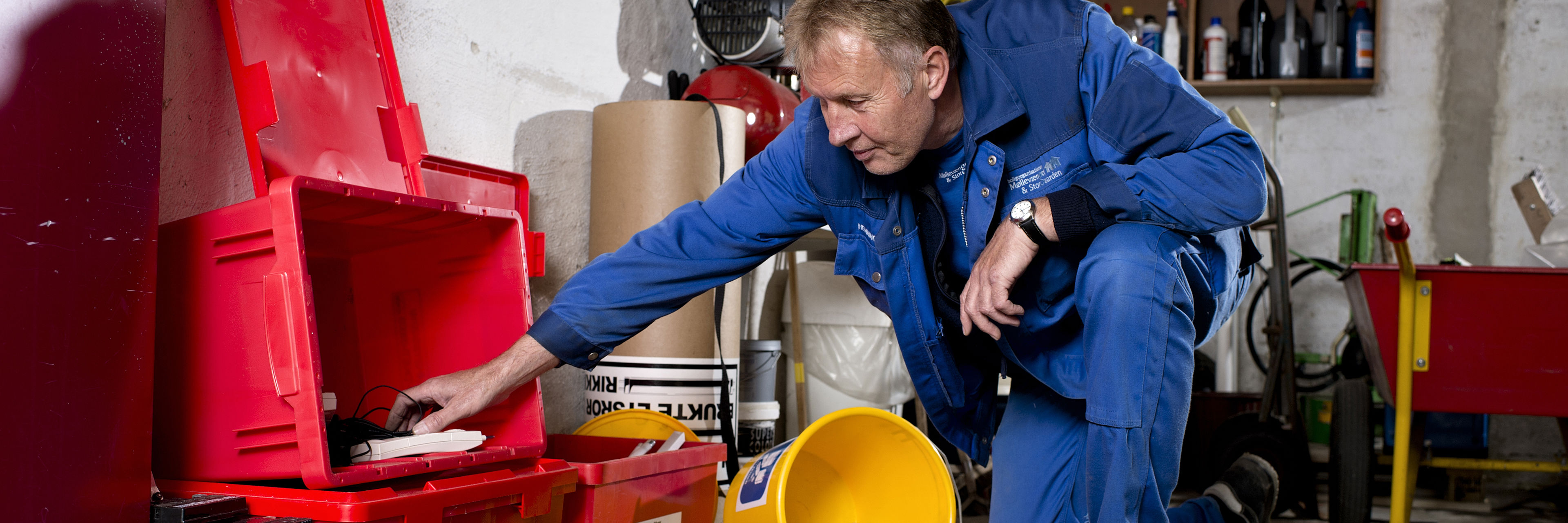 Pedel med farligt affald sortering