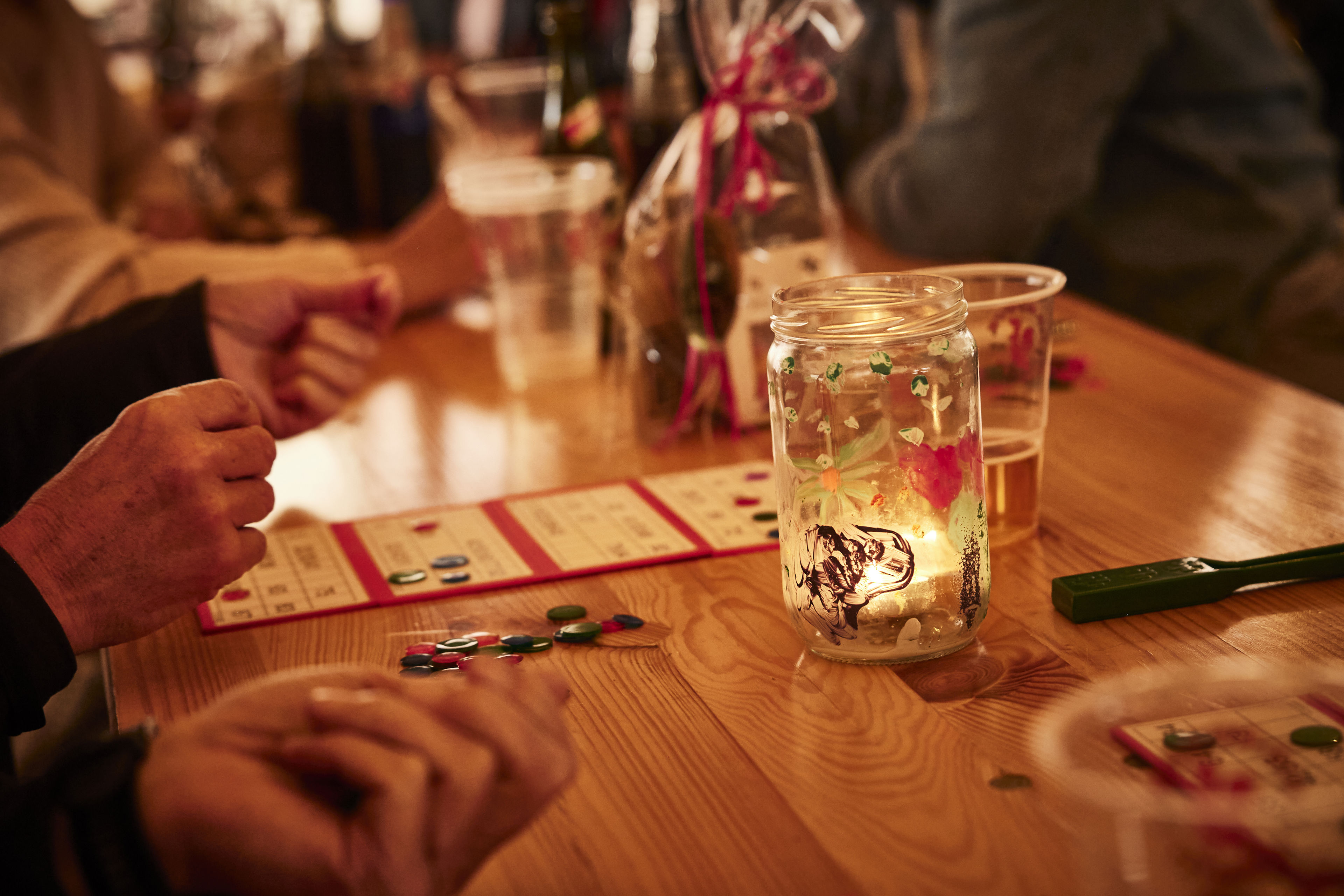 Der spilles banko ved langbord