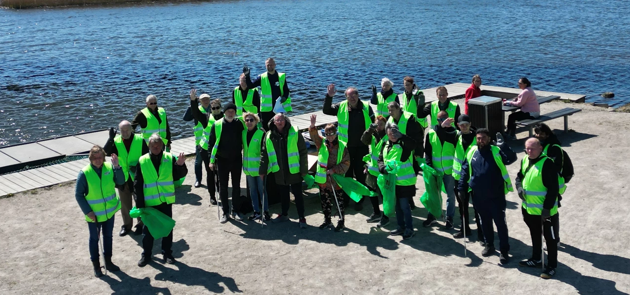 SAM Foreningen foran Den Blå Bro den dag de samlede affald