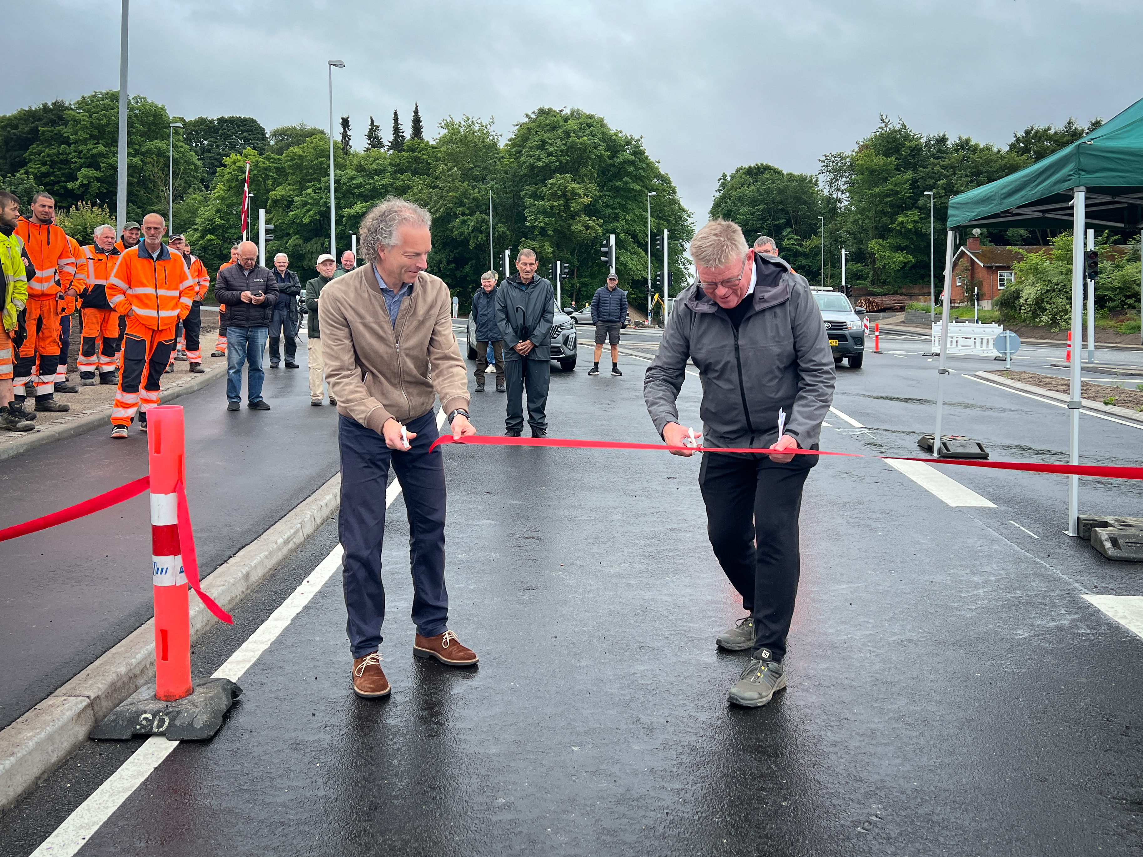 Borgmester Torben Hansen  klippede den røde snor sammen med Daniel Madié, der er formand for havnebestyrelsen