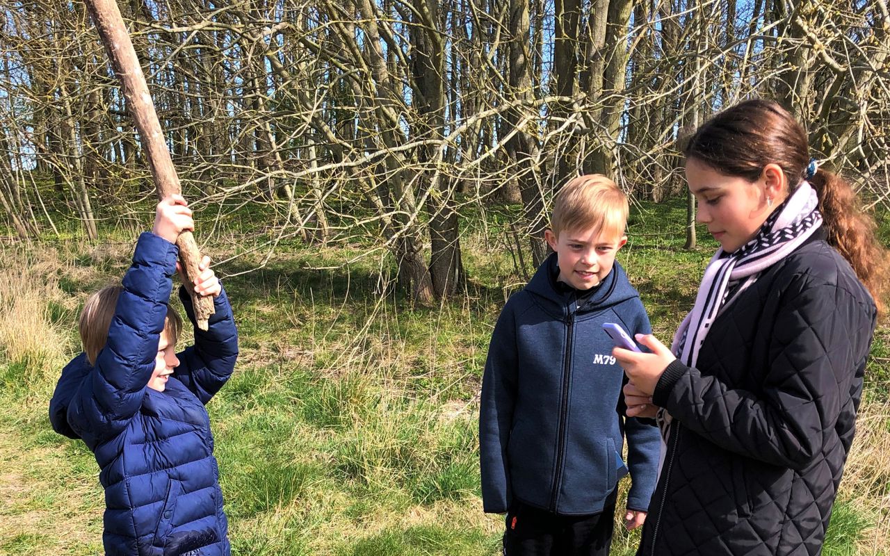 Familie på natureventyr