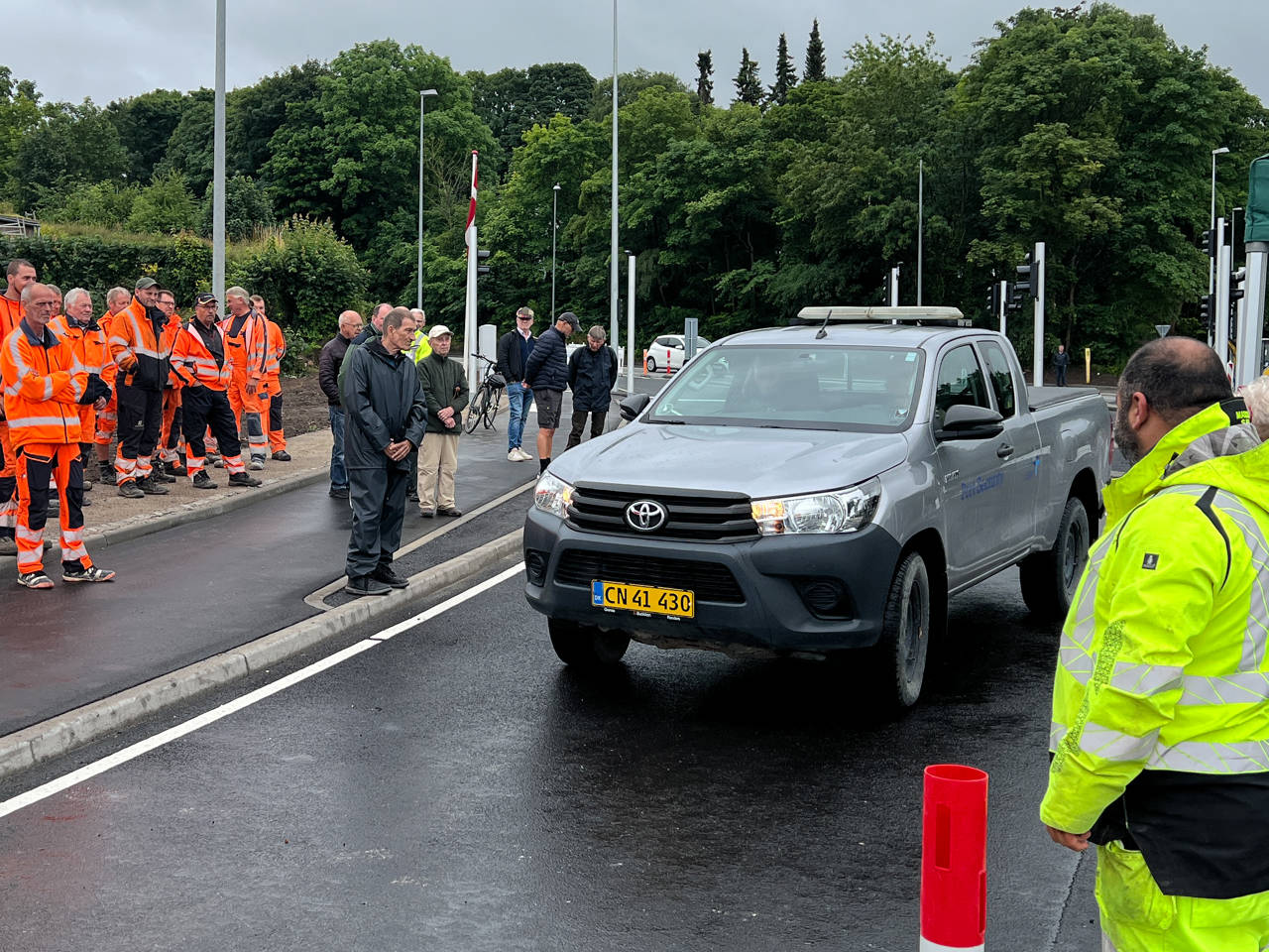 Daniel Madié havde han taget plads i en af havnens biler